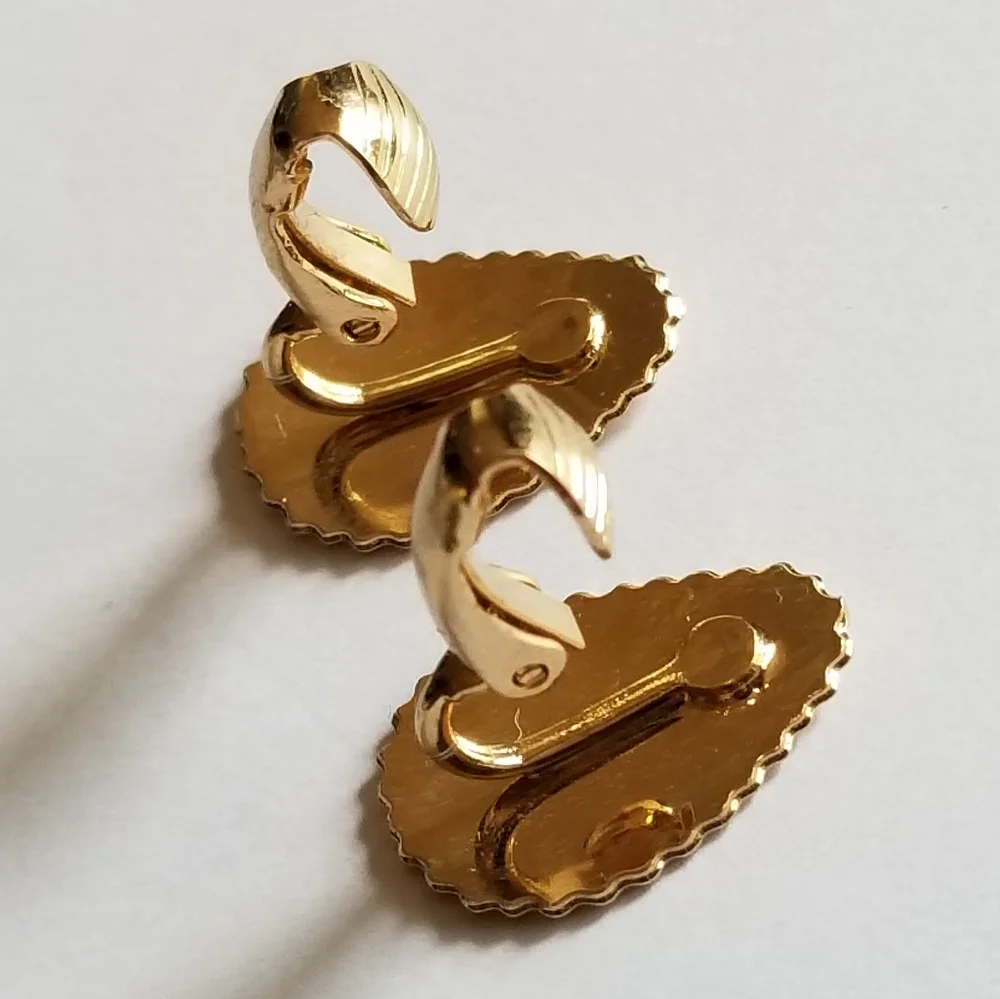 Vintage earrings clip on gold tone etched teardrop design boho dainty